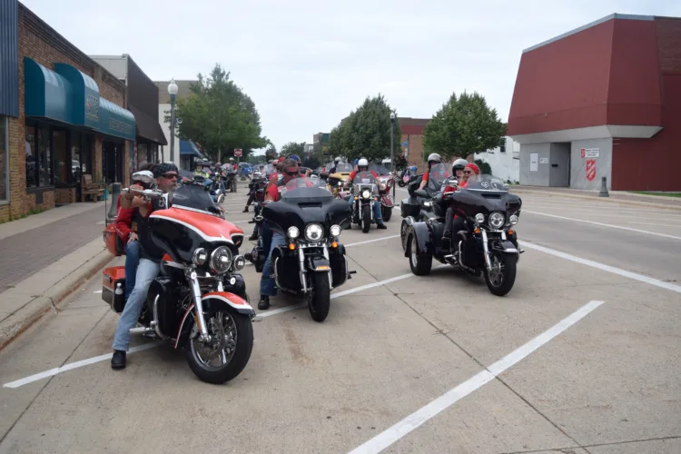 Benefit run makes Fairmont stop